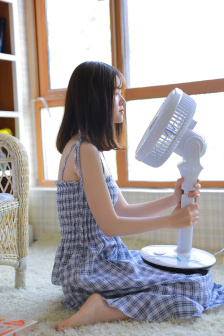 正在播放夫の前で痴汉に绝顶